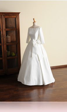 �E�G�f�B���O�h���X�̔� �i��